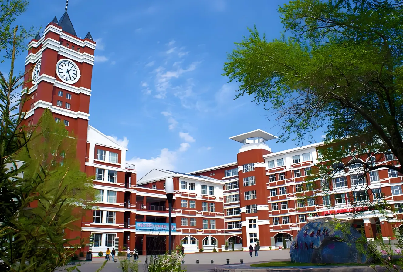 齐齐哈尔大学 封面
