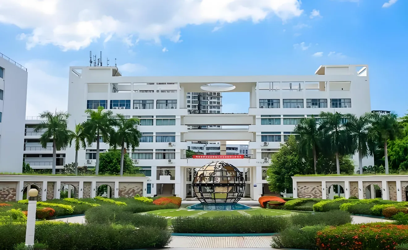 海南医科大学 封面