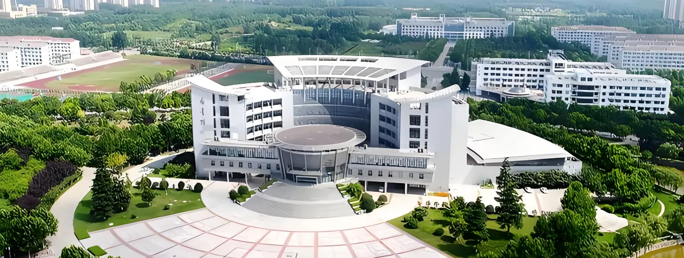 淮安大学 封面