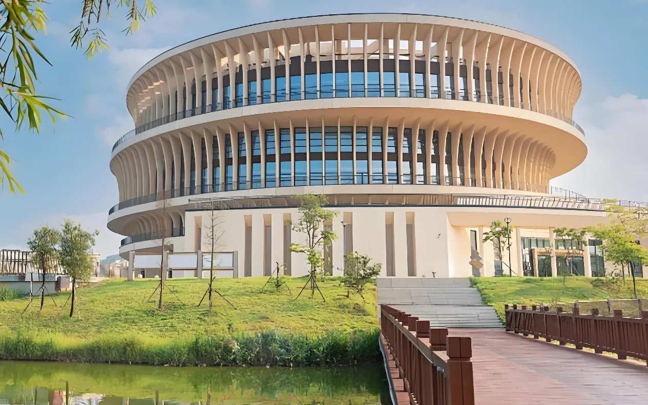 广东金融学院 封面