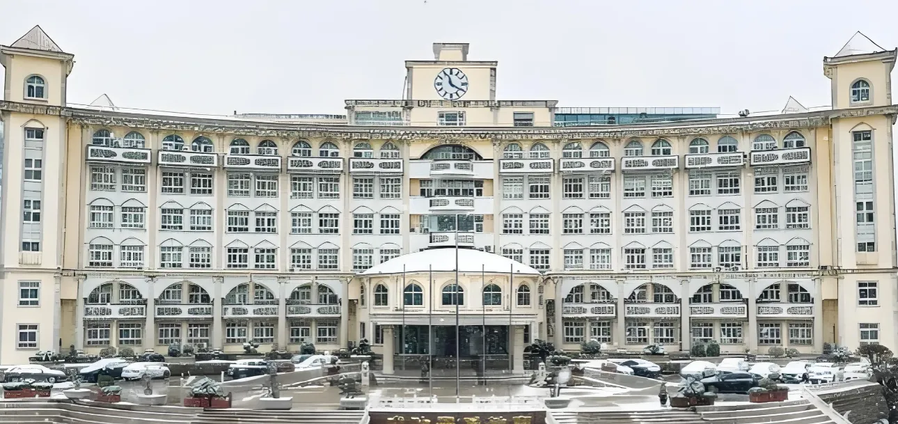 齐齐哈尔大学 封面