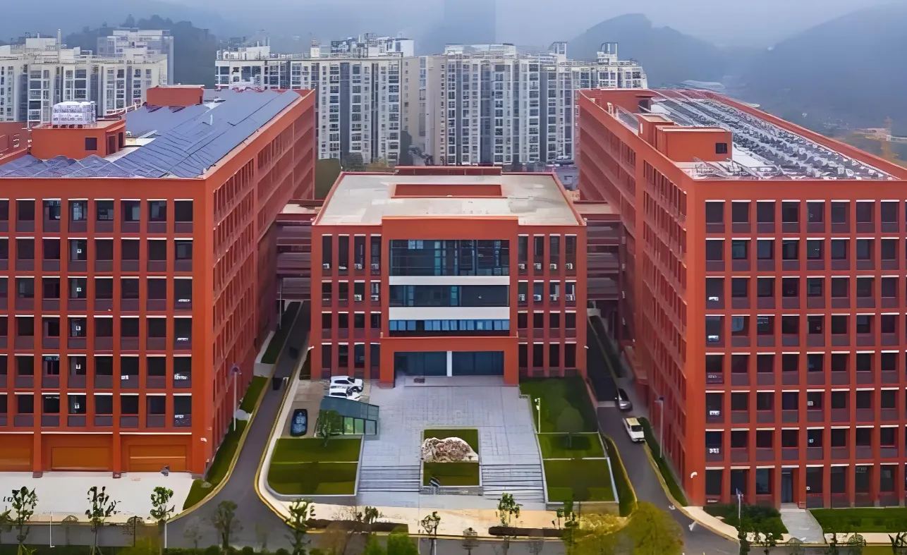 湖北汽车工业学院 封面