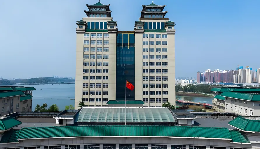 中南民族大学 封面