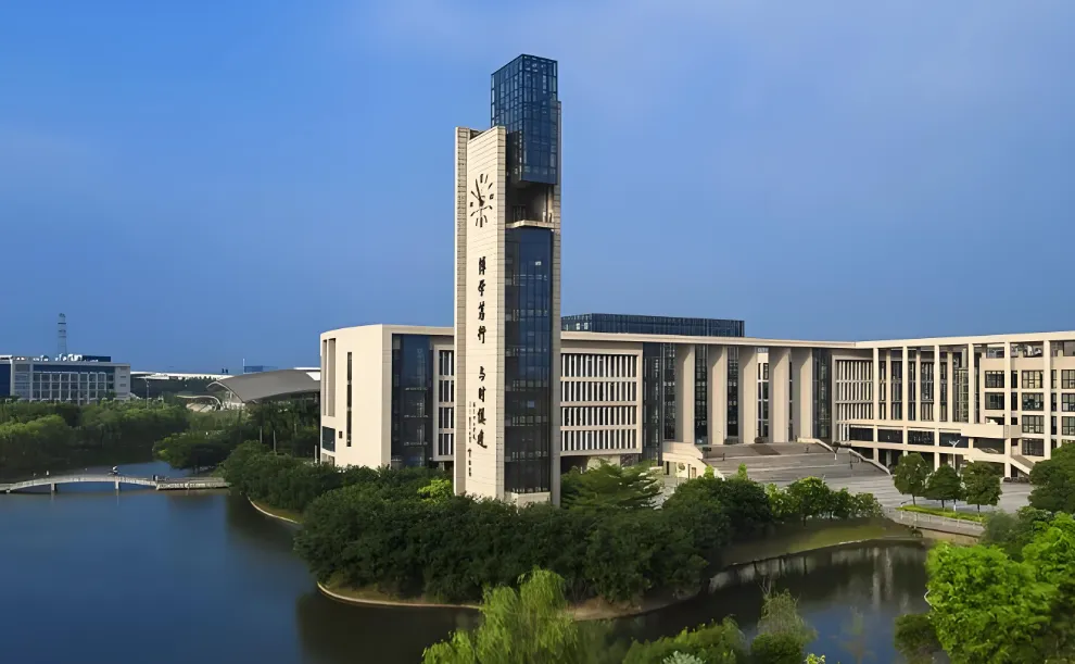 2026年广州大学公共管理学院复试内容详解:专业素质笔试+外语测试+综合面试